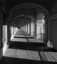 Wave guide / St. Petersburg Gostiny Dvor