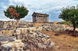 Garni / ***