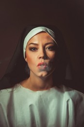  / ***