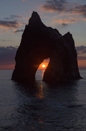 Gold Dawn / ***