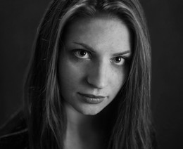 Portrait of a girl / ***