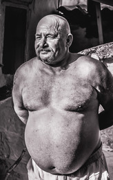  / ***