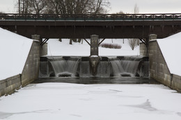 Dam / ***
