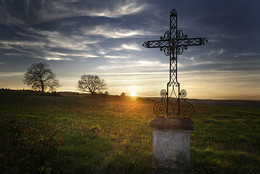 Sainte Vertu / Sunset at the village of Sainte Vertu (Burgundy / France)