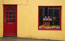 IRLAND / Bei dem vielen Regen auf der Insel Irland muss man wohl Farbe in die Städte bekommen, oder ?