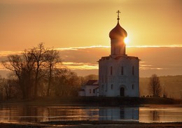 Dawn on the Nerl / ***
