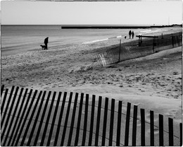 Low Season / ***