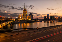 Hotel Ukraine / ***