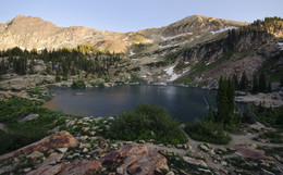 Secret Lake / ***