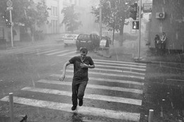 Leaving the rain ... / ***