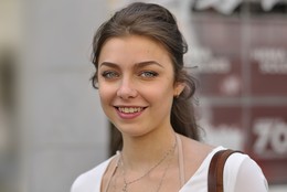  / ***