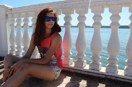 Girl / ***