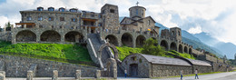 Friary / ***