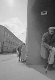 an der Ecke / ***