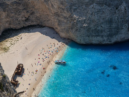beach / ***