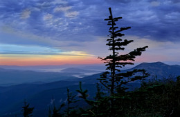 Sunrise in the mountains. / ***