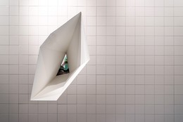 Ausstellung Keramikwand / Keramikwand mit Durchsicht