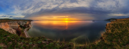 Sunrise on the Volga / ***