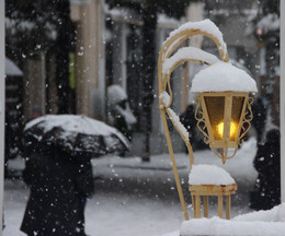 It's snowing... / ***