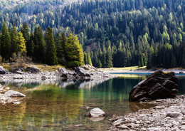 Am Obernbergsee / Der Obernbergsee liegt oberhalb des Ortes Obernberg am Brenner.
Diese Aufnahme entstand im Herbst 2016
