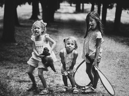 three sisters / ***