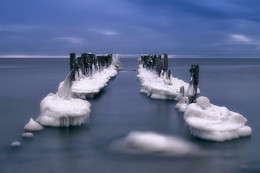 Old Pier / ***