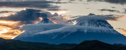 Two giant / ***