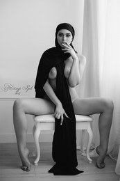  / ***
