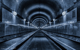 Tunnelblick / Mal schnell unter der Elbe durchlaufen !
Alte Elb Tunnel Hamburg
