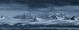 Antarctic coast / ***