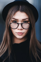&nbsp; / ***