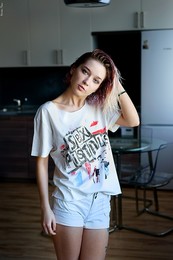  / ***