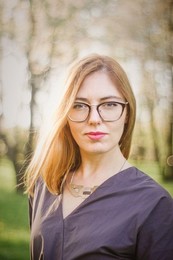  / ***