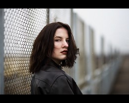  / ***