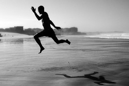 Running / ***