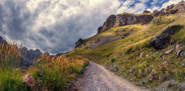 On the way to the waterfall / ***