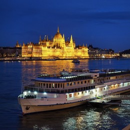 Budapest / ***