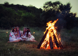 Midsummer / http://www.youtube.com/watch?v=v3WpejaHR9I