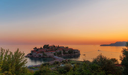 Crna Gora (Montenegro) / ***
