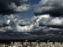 Under the clouds / 2014-09-29-1720-C00-026(83)