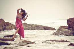 Girl and the Sea / ***
