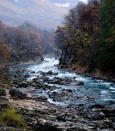 Mountain River / ***