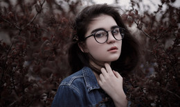 Nastya / https://500px.com/photo/213803699/n-s-portrait-by-anna-khitrakova?ctx_page=1&amp;from=user&amp;user_id=13477141