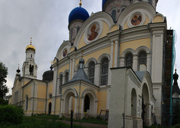 St. Nikolaus-Kathedrale / ***
