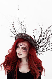 Annette / https://500px.com/photo/199349935/witch-by-anna-khitrakova?ctx_page=1&amp;from=user&amp;user_id=13477141