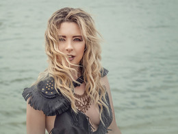 Alexandra / ***