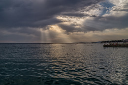 Sea, sun, clouds / ***