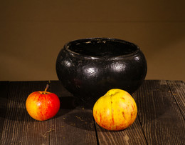 Two apples / ***