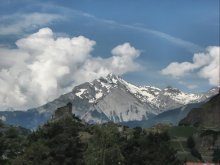 Mountains and castles / ***