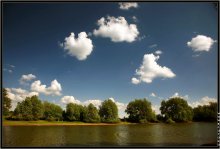 Auf dem Fluss im Dorf / ***